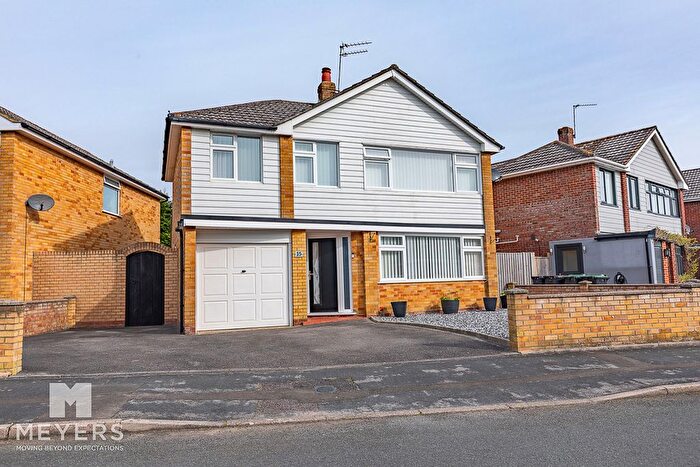 3 Bedroom Detached House For Sale In Matlock Road, Ferndown, BH22