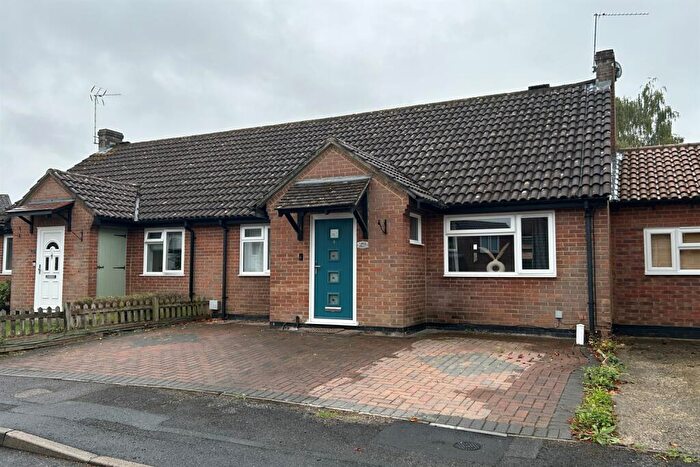 2 Bedroom Bungalow To Rent In Lychpit Basingstoke, RG24