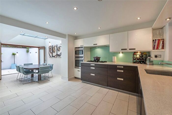 3 Bedroom Property To Rent In Hemingford Road, Islington, N1