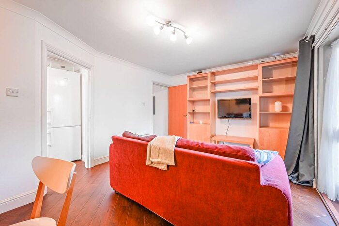 1 Bedroom Flat To Rent In Peninsula Court, Canary Wharf, London, E14