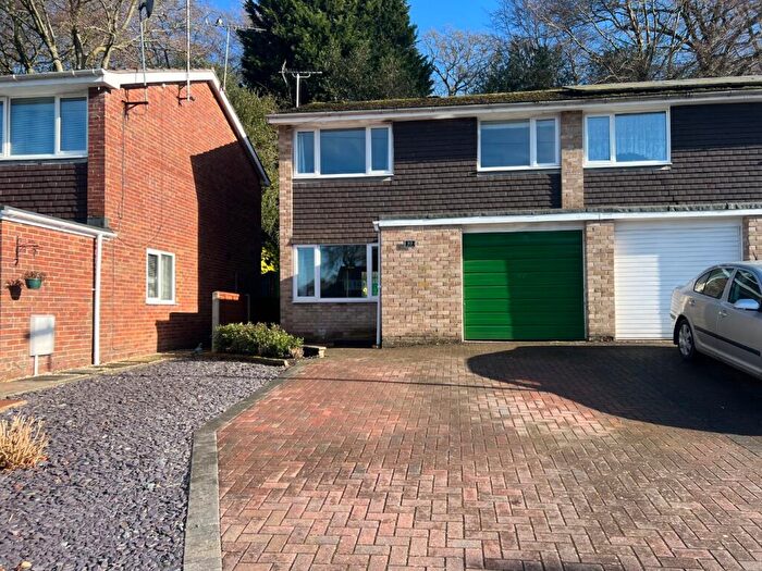 3 Bedroom Semi-Detached House For Sale In Ingle Glen, Dibden Purlieu, Southampton, Hampshire, SO45