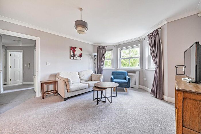 2 Bedroom Flat For Sale In Martell Road, London, London, SE21