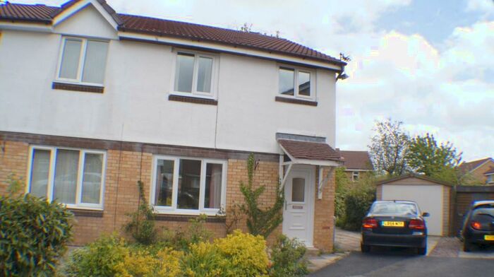 3 Bedroom Semi-Detached House To Rent In Sanderling Court, Bradford, BD8