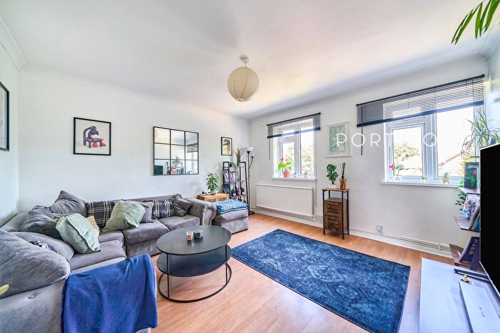 2 Bedroom Flat To Rent In Leigham Court Road, London, SW16