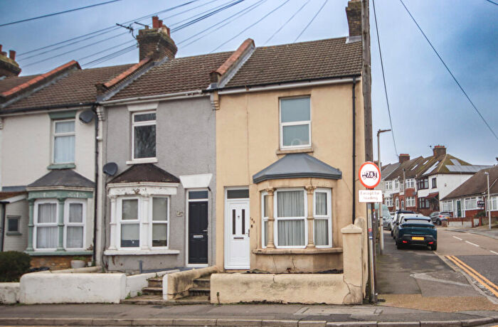 3 Bedroom End Of Terrace House For Sale In Frindsbury Road, Rochester, Strood, ME2