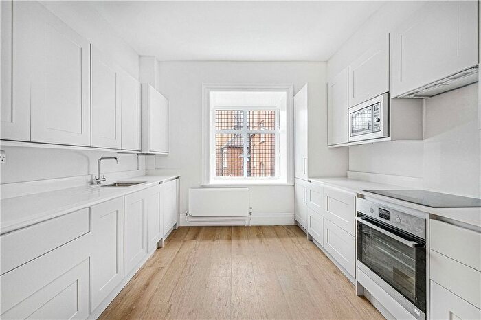 3 Bedroom Flat To Rent In Holland Park Road, Holland Park, London, W14