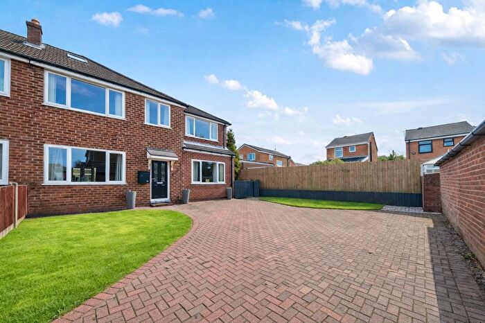 4 Bedroom Semi-Detached House For Sale In Yarwood Close, Heywood, OL10