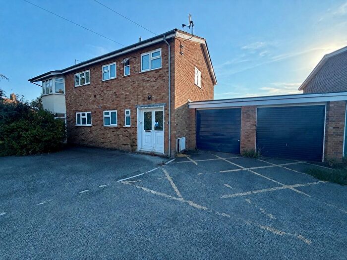 2 Bedroom Maisonette For Sale In Eskdale Road, Stoke Mandeville, Aylesbury, HP22