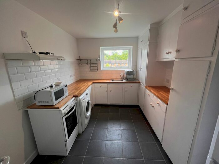 1 Bedroom Flat To Rent In Pymmes Green Road, London, N11