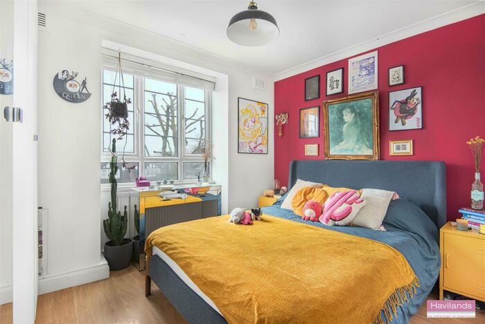 2 Bedroom Flat For Sale In Seymour Court, Winchmore Hill, N21