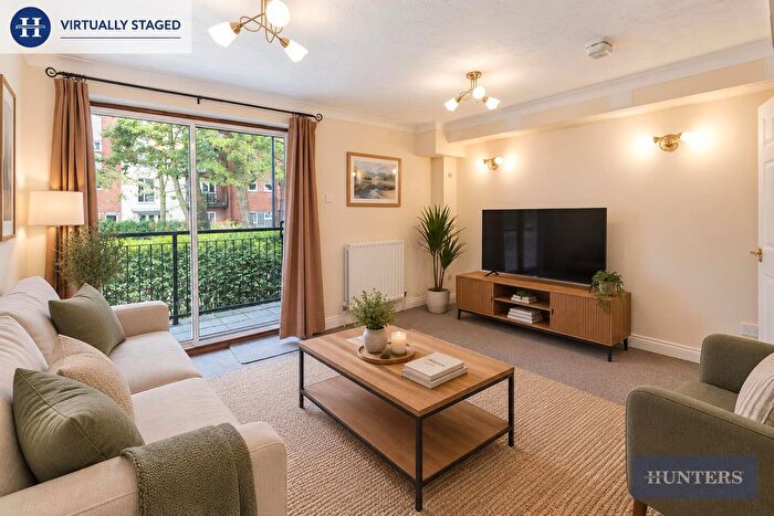 2 Bedroom Flat For Sale In St. Annes Gate Archers Road, Southampton, SO15