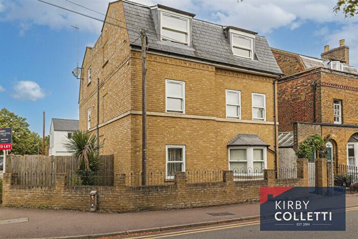 2 Bedroom Apartment To Rent In New Road, Ware, Hertfordshire, SG12