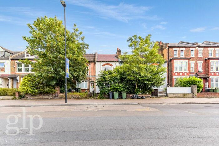 3 Bedroom Terraced House To Rent In Coldharbour Lane, London, Greater London, SE5