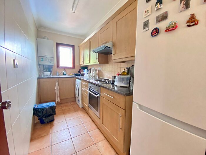 1 Bedroom Flat To Rent In Median Road, Clapton, E5