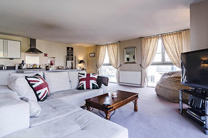 2 Bedroom Apartment To Rent In Carronade Court London, N7