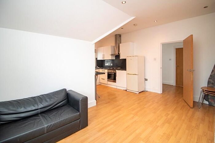 1 Bedroom Flat To Rent In Westwell Road, Streatham, SW16