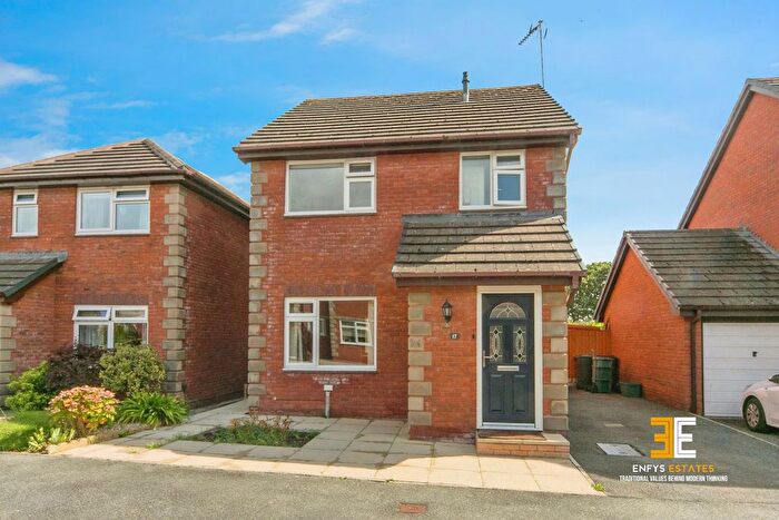 3 Bedroom Detached House For Sale In Gloddaeth View, Penrhyn Bay, LL30