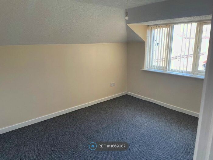 2 Bedroom Flat To Rent In Hotham House, Hull, HU3