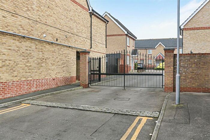 3 Bedroom End Of Terrace House For Sale In Farrier Place, Sutton, SM1