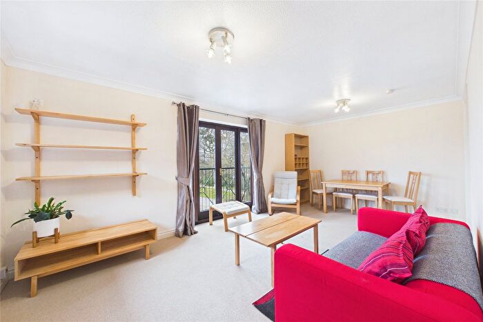 2 Bedroom Flat To Rent In Ludlow Road, Maidenhead, Berkshire, SL6