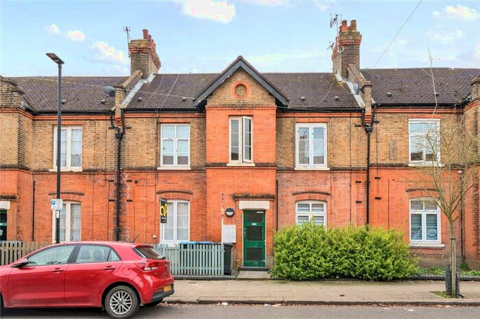 2 Bedroom Flat To Rent In Sketty Road, Enfield, EN1