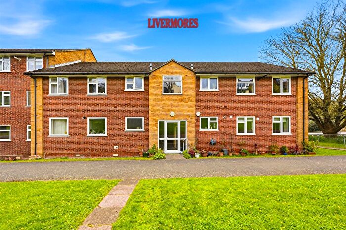 2 Bedroom Flat For Sale In The Spires, Dartford, DA1