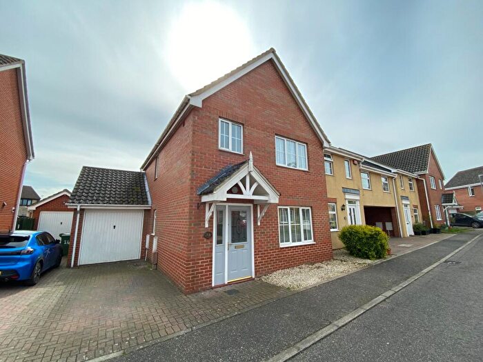 3 Bedroom Semi-Detached House To Rent In Varrick Way, Attleborough, NR17