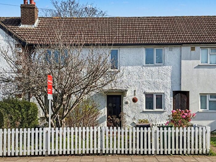 3 Bedroom Terraced House For Sale In Holbrook Way, Bromley, BR2