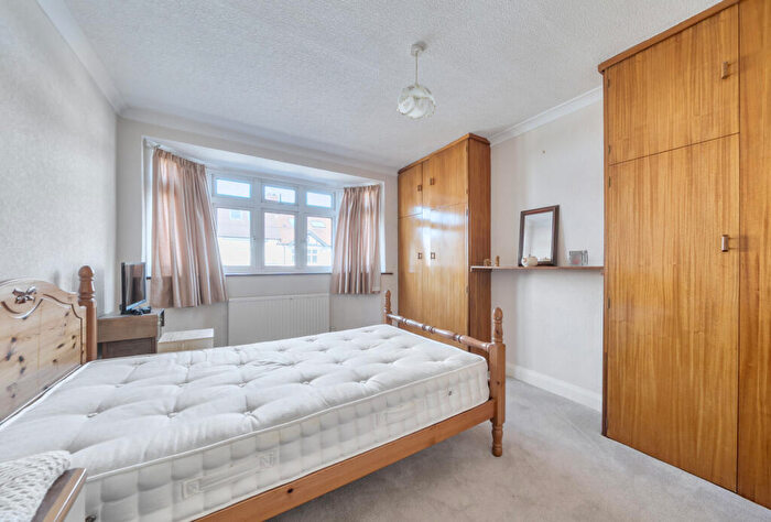 3 Bedroom Terraced House For Sale In Greenwood Close, Morden, SM4