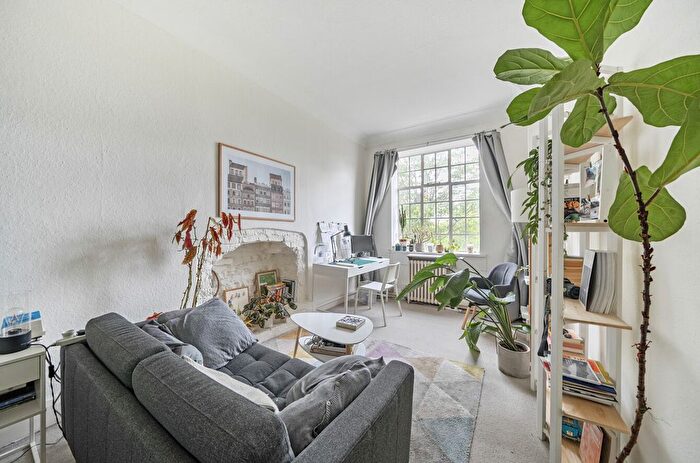 Studio To Rent In Ormonde Terrace, St Johns Wood, NW8