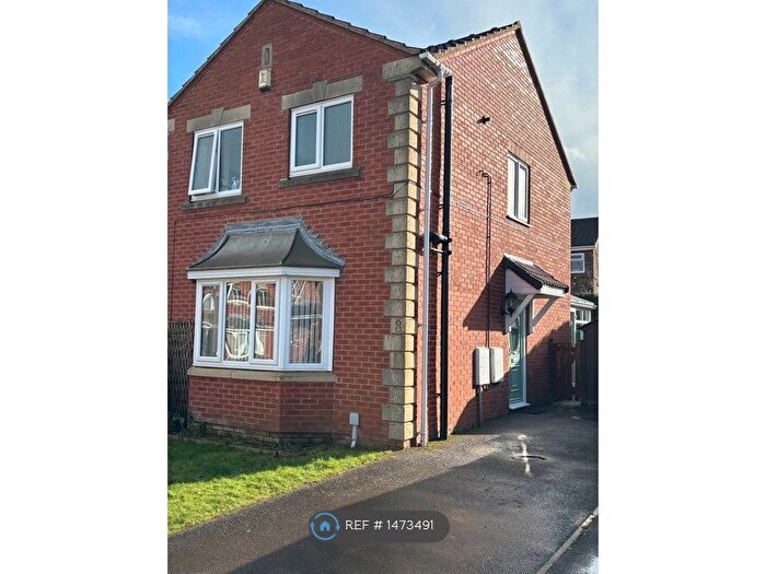 3 Bedroom Semi-Detached House To Rent In Broadland Way, Wakefield, WF3