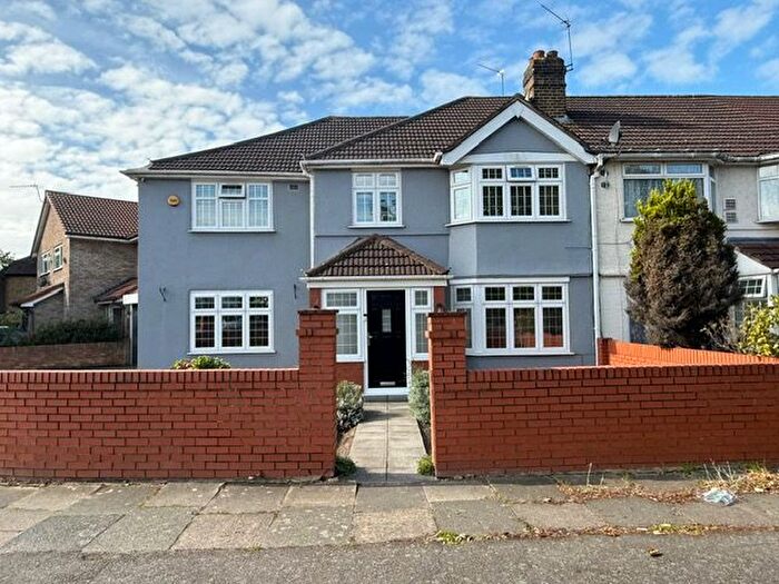 4 Bedroom End Terrace House To Rent In Byron Avenue, Hounslow, TW4