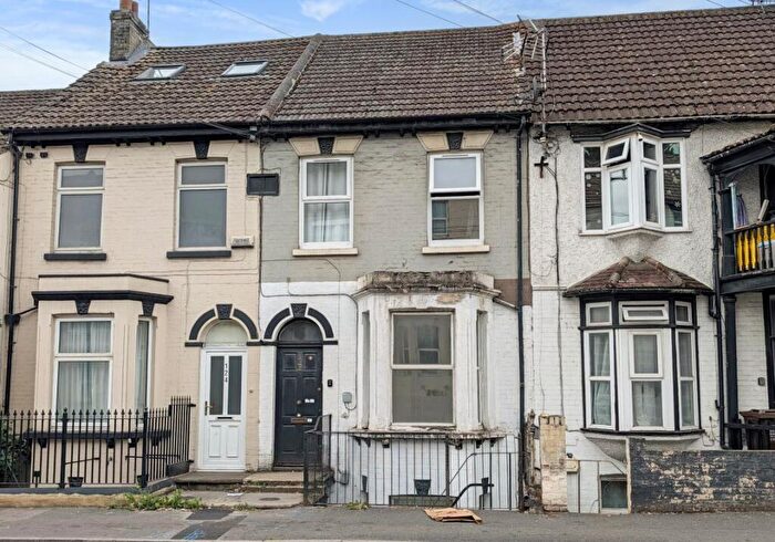 1 Bedroom Flat For Sale In A Luton Road, Chatham, Kent, ME4
