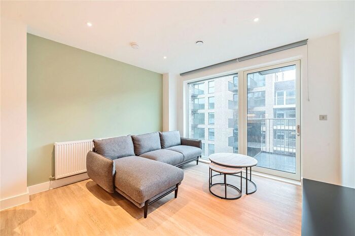 2 Bedroom Flat To Rent In Henley Cross, London, SE3