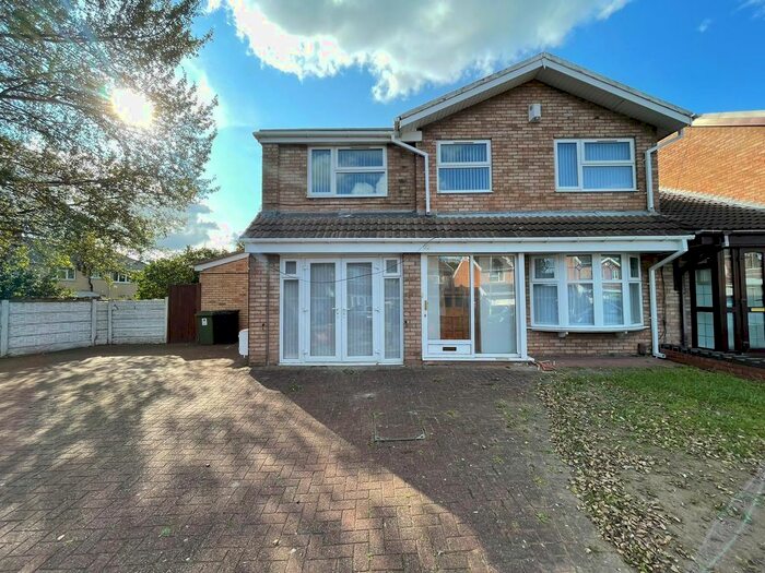 5 Bedroom Detached House To Rent In Denmore Gardens, Wolverhampton, WV1