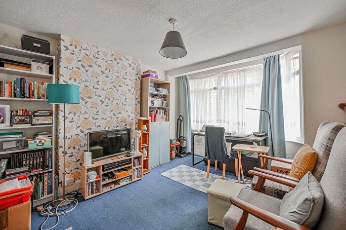 2 Bedroom Flat For Sale In Gainsborough Avenue, Manor Park, London, E12