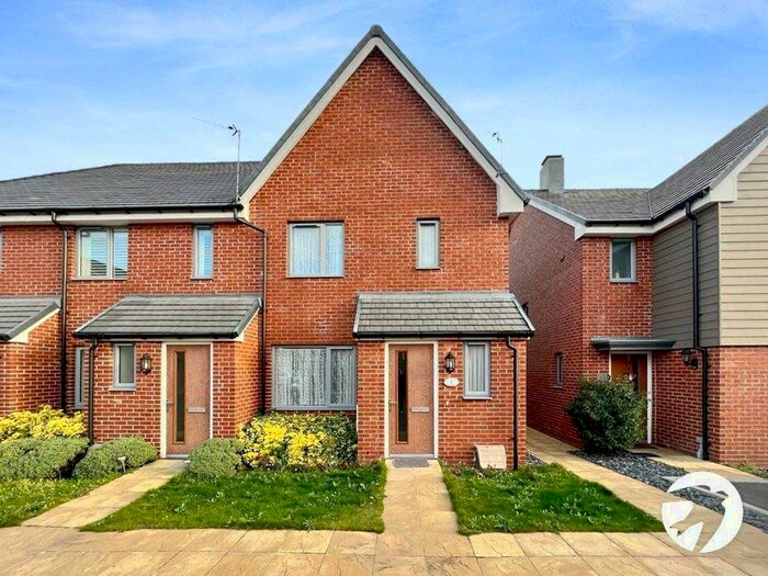 3 Bedroom End Of Terrace House To Rent In Braeburn Close, Swanley, Kent, BR8