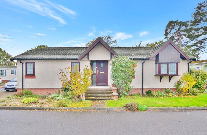 2 Bedroom Park Home For Sale In Orchards Residential Park, Slough, SL3