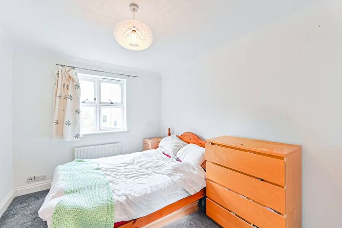 2 Bedroom Flat For Sale In Bakery Close, Oval, London, SW9