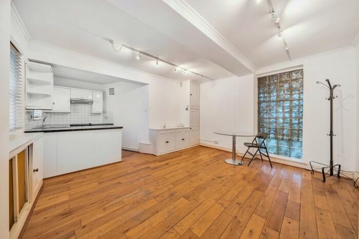 1 Bedroom Flat To Rent In Royal Crescent Mews, London, W11