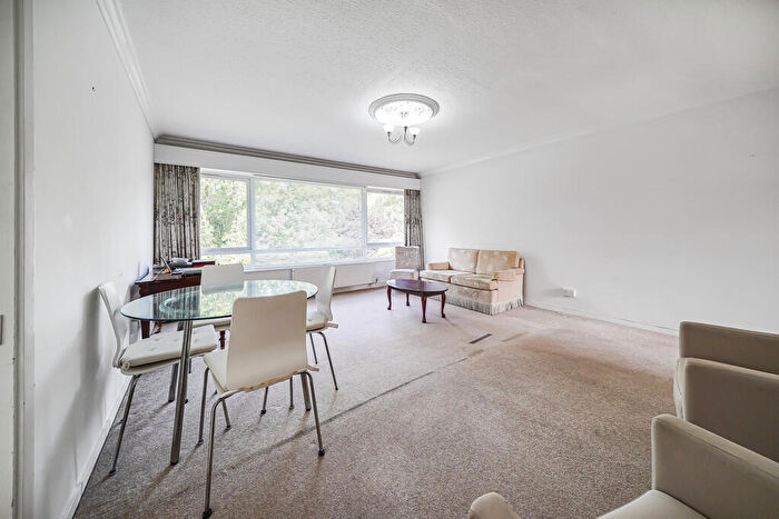 2 Bedroom Flat For Sale In Chadbrook Crest, Richmond Hill Road, Edgbaston, B15