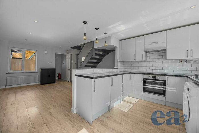 2 Bedroom Terraced House To Rent In Waterman Way, Wapping, E1W