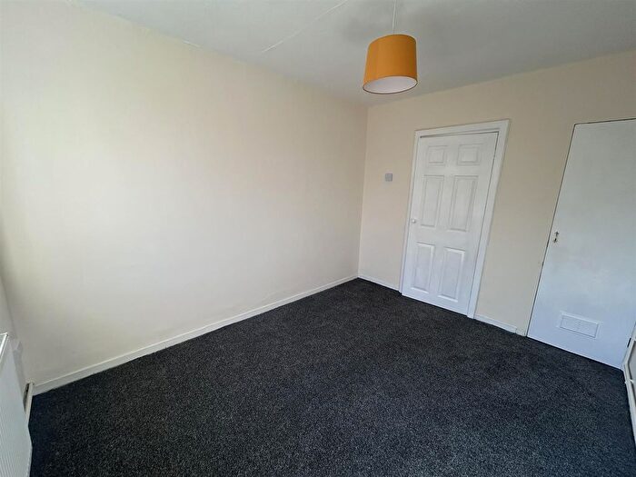 2 Bedroom Block Of Flats To Rent In Chiswell Square, London, SE3
