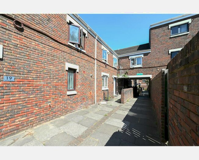 5 Bedroom Terraced House To Rent In Manger Road, London - Bed, N7