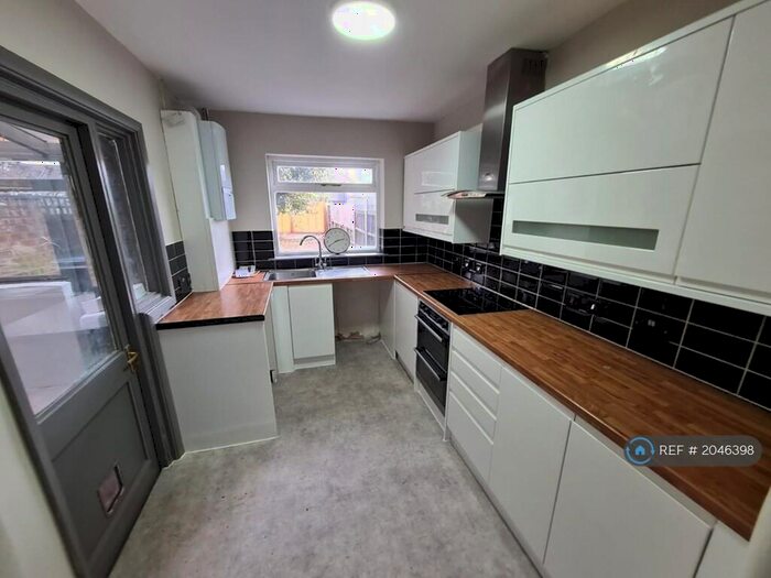 3 Bedroom Terraced House To Rent In Clive Road, Enfield, EN1