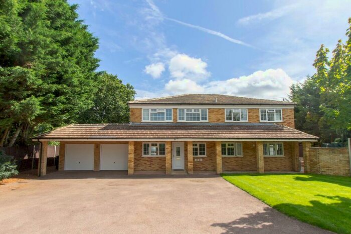 5 Bedroom Detached House To Rent In Brickhouse Hill, Eversley, Hook, RG27