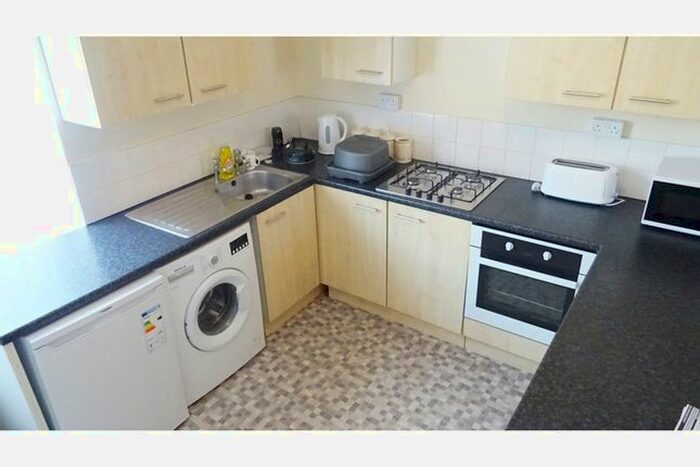 2 Bedroom Flat To Rent In Woodville Road, Cathays, Cardiff, CF24