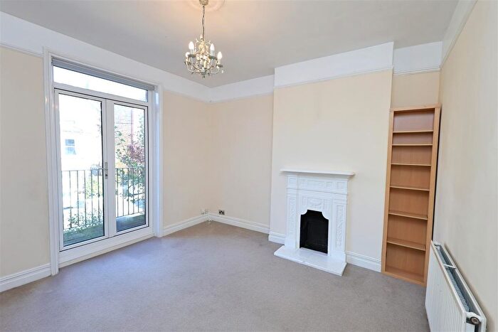 2 Bedroom Flat To Rent In Granville Road, Sevenoaks, TN13