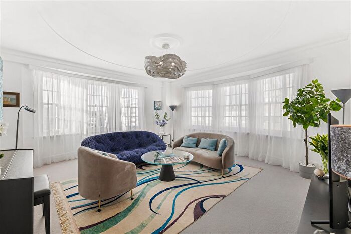 2 Bedroom Flat For Sale In Courtenay Gate, Courtenay Terrace, Hove, BN3