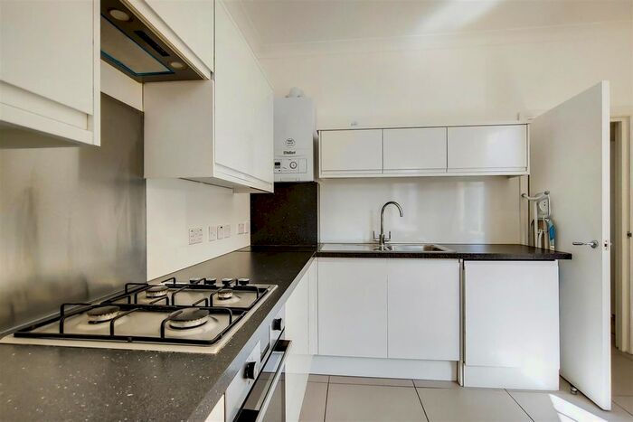 2 Bedroom Flat To Rent In Kingwood Road, London, SW6